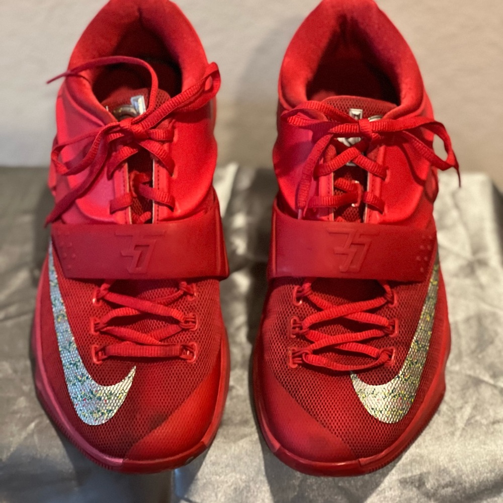 Nike Men's Vibrant Red Athletic Shoes